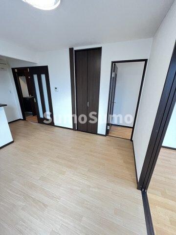 物件内観写真16　(おしゃれな居間です)