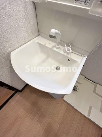 物件内観写真28　(ゆったりとスペースのある洗面所)