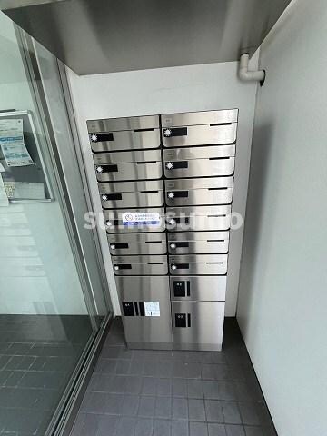 物件外観写真2　(便利な宅配ボックス完備♪)