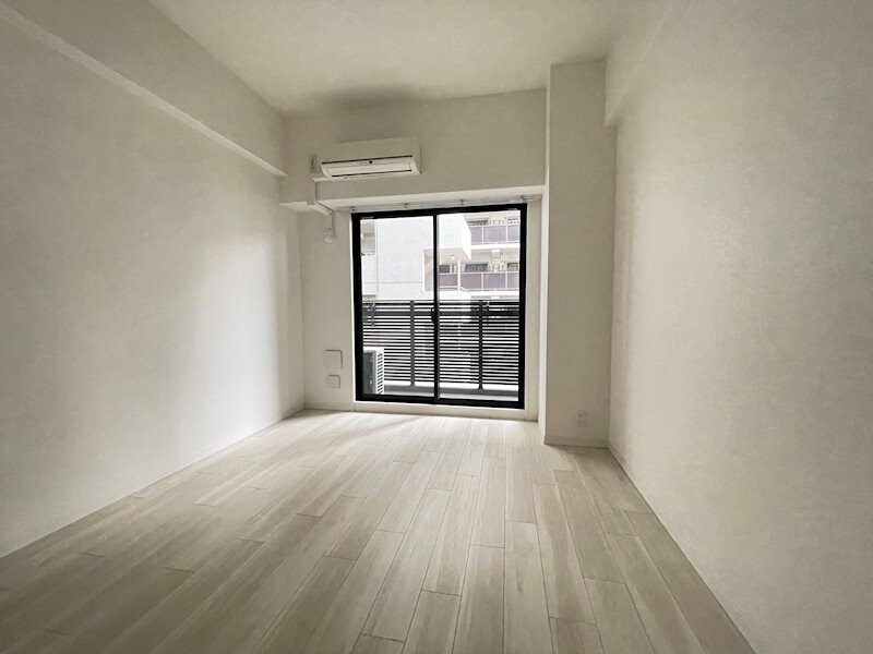 物件内観写真5　(おしゃれな居間です)