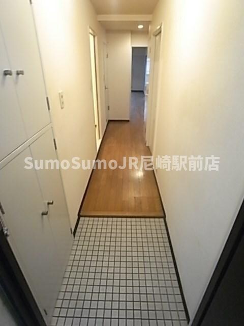 物件内観写真2　(きれいな玄関です)