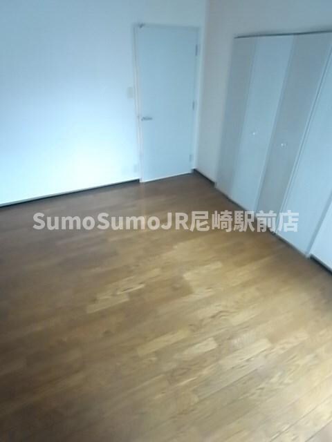 物件内観写真5　(開放的な寝室です)