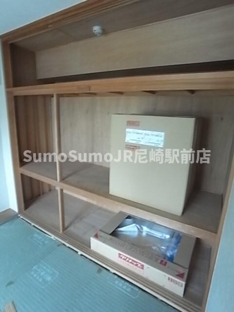 物件内観写真12　(便利な収納スペースです)