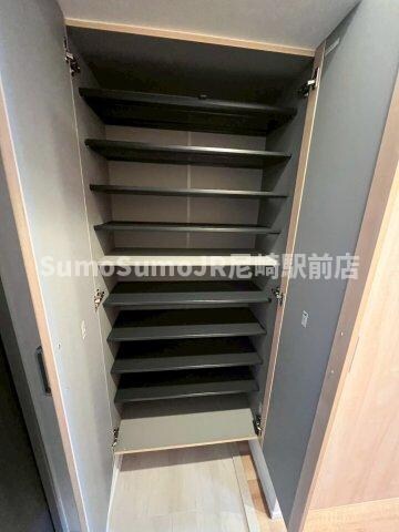 物件内観写真22　(便利な収納スペースです)