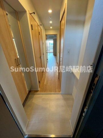 物件内観写真23　(収納もある玄関です)