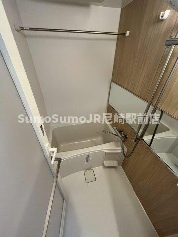 物件内観写真4　(日々の疲れを癒すお風呂付です)