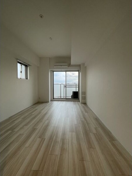 物件内観写真5　(ゆったりとしたリビングです)