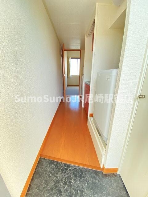 物件内観写真4　(収納もある玄関です)