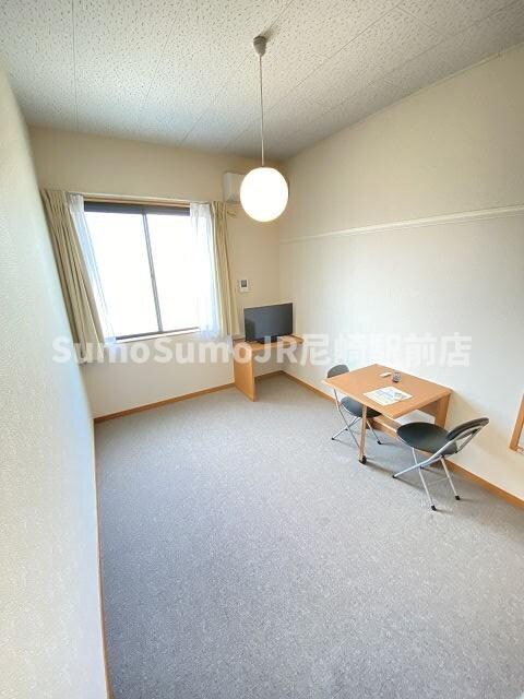 物件内観写真22　(ゆったりとしたリビングです)