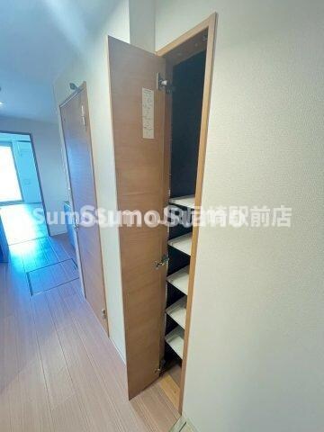 物件内観写真8　(収納豊富です)