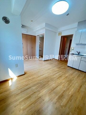 物件内観写真7　(ゆったりとした居間です)