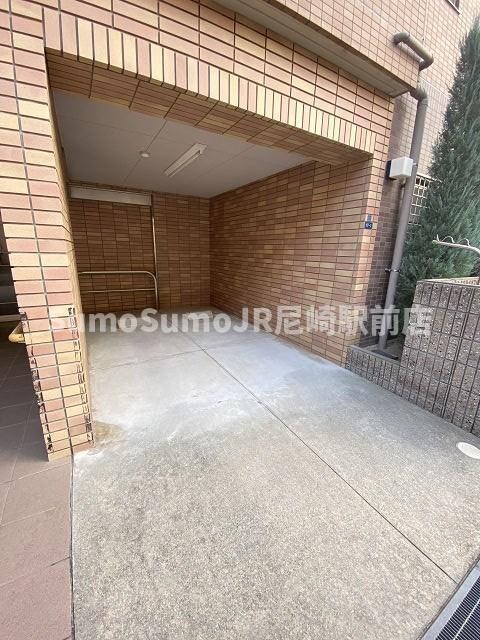 物件外観写真4　(外観は落ち着いています)