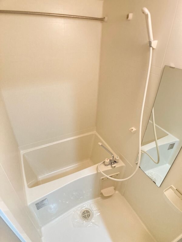 物件内観写真9　(落ち着いた空間のお風呂です)