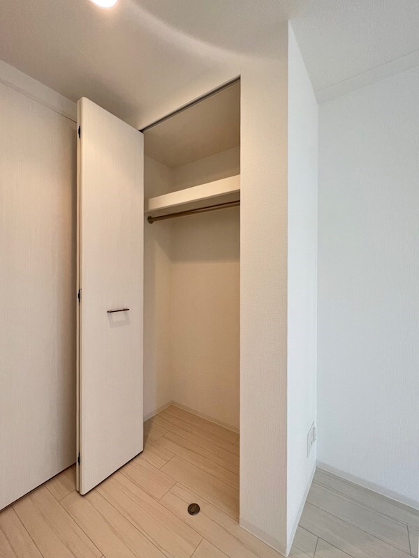 物件内観写真12　(たっぷりとした収納スペースです)
