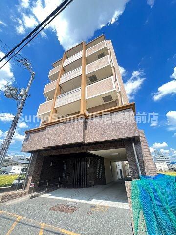 物件外観写真1　(落ち着いた雰囲気の外観です)