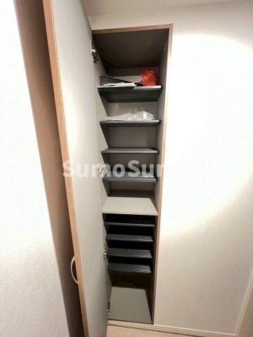 物件内観写真16　(小物を収納するのに便利です)