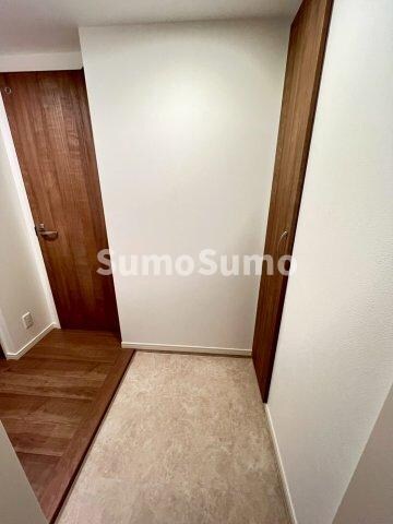 物件内観写真17　(ゆったりとした玄関です)