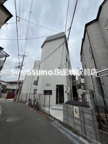 物件外観写真2　(建物の内部です)