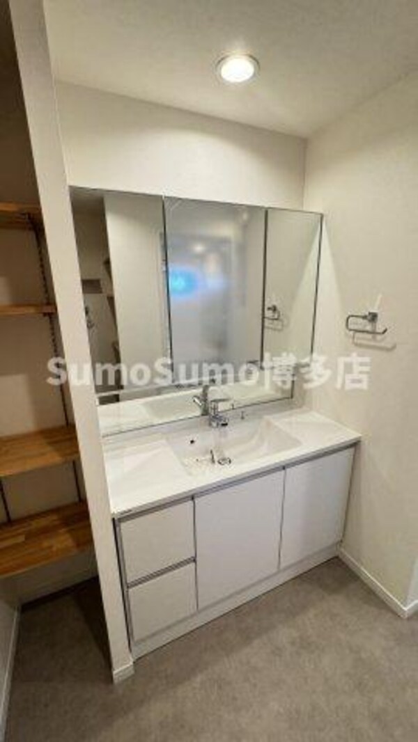 洗面・脱衣所(広い洗面スペース)