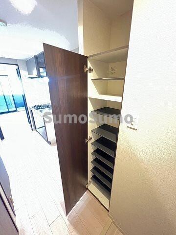 物件内観写真15　(大きなスペースがあり、収納には困りません)