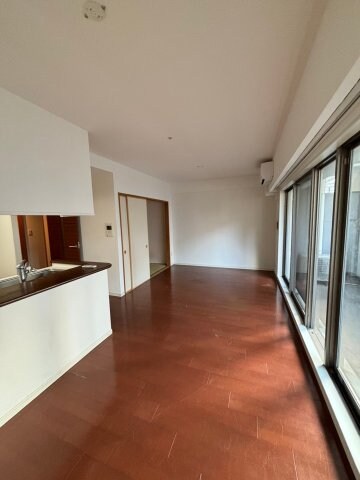 物件内観写真6　(ゆったり過ごせる居間です)