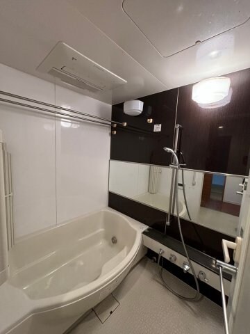 物件内観写真9　(日々の疲れを癒すお風呂付です)