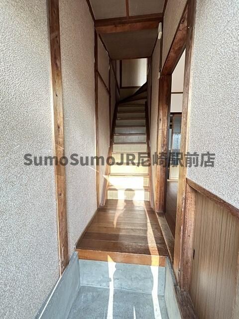 物件内観写真3　(シンプルで使いやすい玄関です)