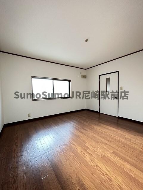 物件内観写真4　(おしゃれな居間です)