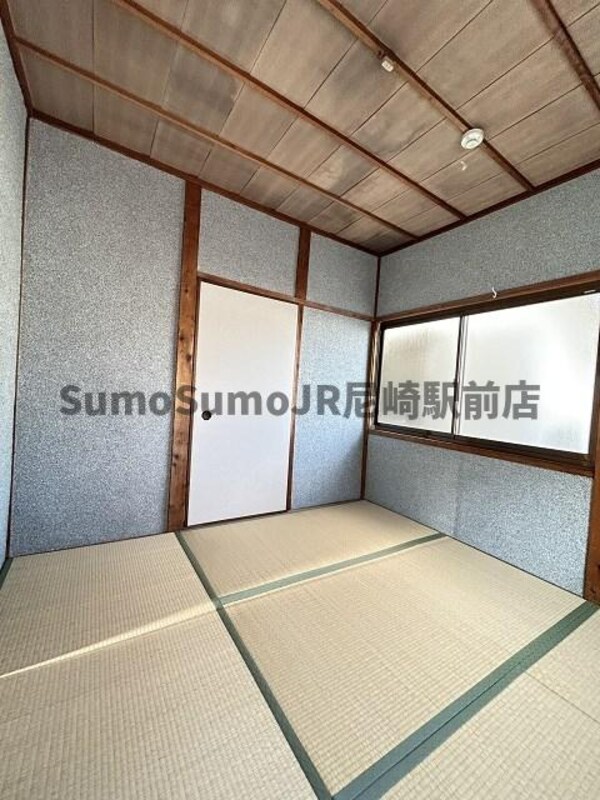 寝室(落ち着いて過ごせるお部屋なので、寝室にいかがでしょうか)