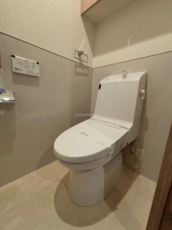 物件内観写真10　(ゆったりとした空間のトイレです)