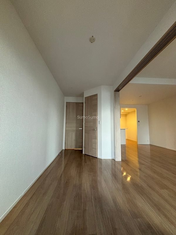 物件内観写真21　(こちらのリビングで趣味の時間をお楽しみください)