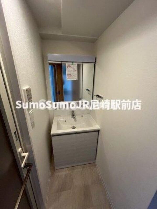 独立洗面台(独立洗面台あり、毎朝おしゃれに忙しい女性の方におすすめです)