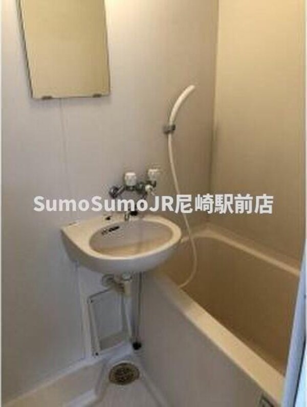 洗面・脱衣所(ゆったりとスペースのある洗面所)