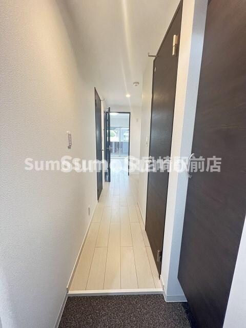 物件内観写真2　(シンプルで使いやすい玄関です)