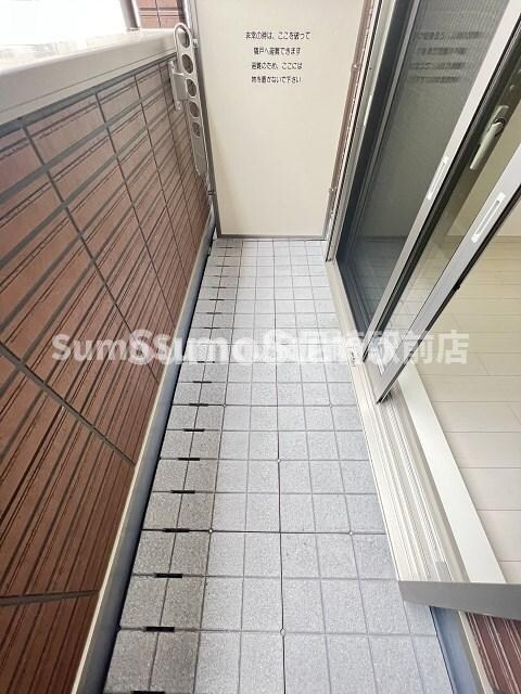 物件内観写真7　(開放的で明るい空間を演出してくれるバルコニーです)