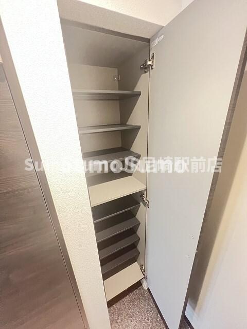 物件内観写真12　(たっぷりとした収納スペースです)