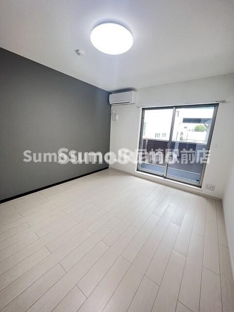 物件内観写真16　(こちらのリビングで趣味の時間をお楽しみください)