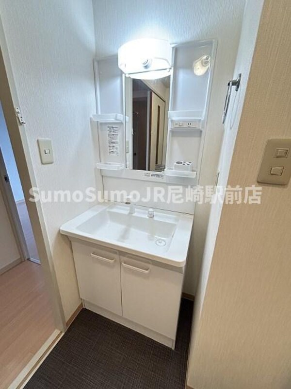 独立洗面台(独立洗面台あり、毎朝おしゃれに忙しい女性の方におすすめです)