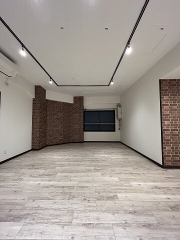 物件内観写真5　(ゆったりとしたリビングです)