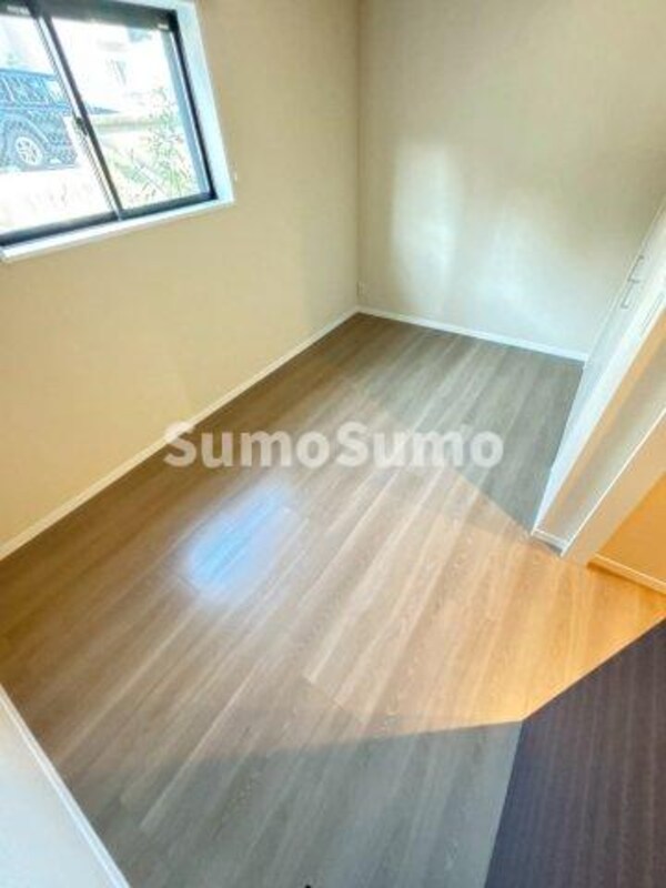 寝室(落ち着いた色調の寝室です)