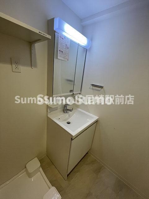 物件内観写真10　(独立洗面化粧台が付いています)