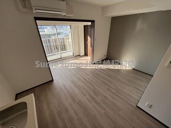 物件内観写真5　(ゆったり過ごせる居間です)