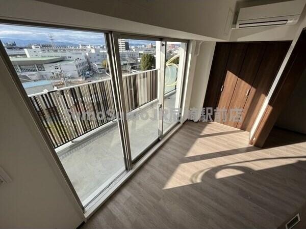 物件内観写真7　(使い勝手のいい寝室です)