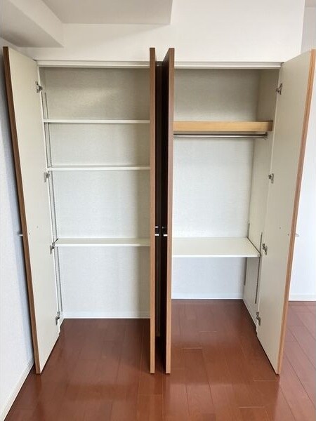 物件内観写真11　(ちょっとした収納スペースも充実しています)