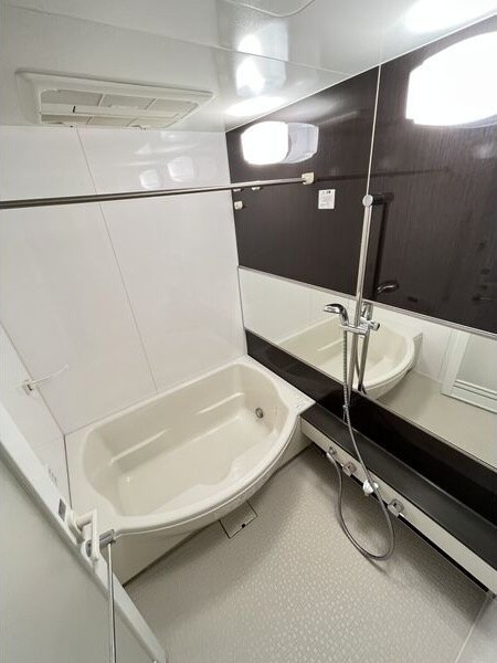 物件内観写真12　(コンパクトで使いやすいお風呂です)