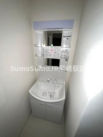 物件内観写真15　(独立洗面台あり、毎朝おしゃれに忙しい女性の方におすすめです)