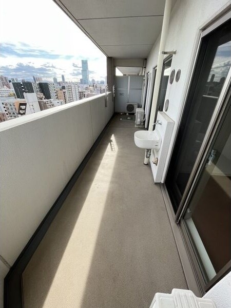 物件内観写真14　(暖かな日差しのふりそそぐバルコニー)