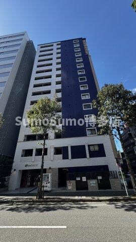 物件外観写真1　(外観は落ち着いています)