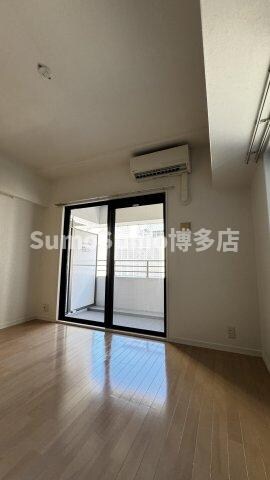 物件内観写真5　(ゆったりとしたリビングです)