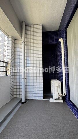 物件内観写真11　(開放的で明るい空間を演出してくれるバルコニーです)